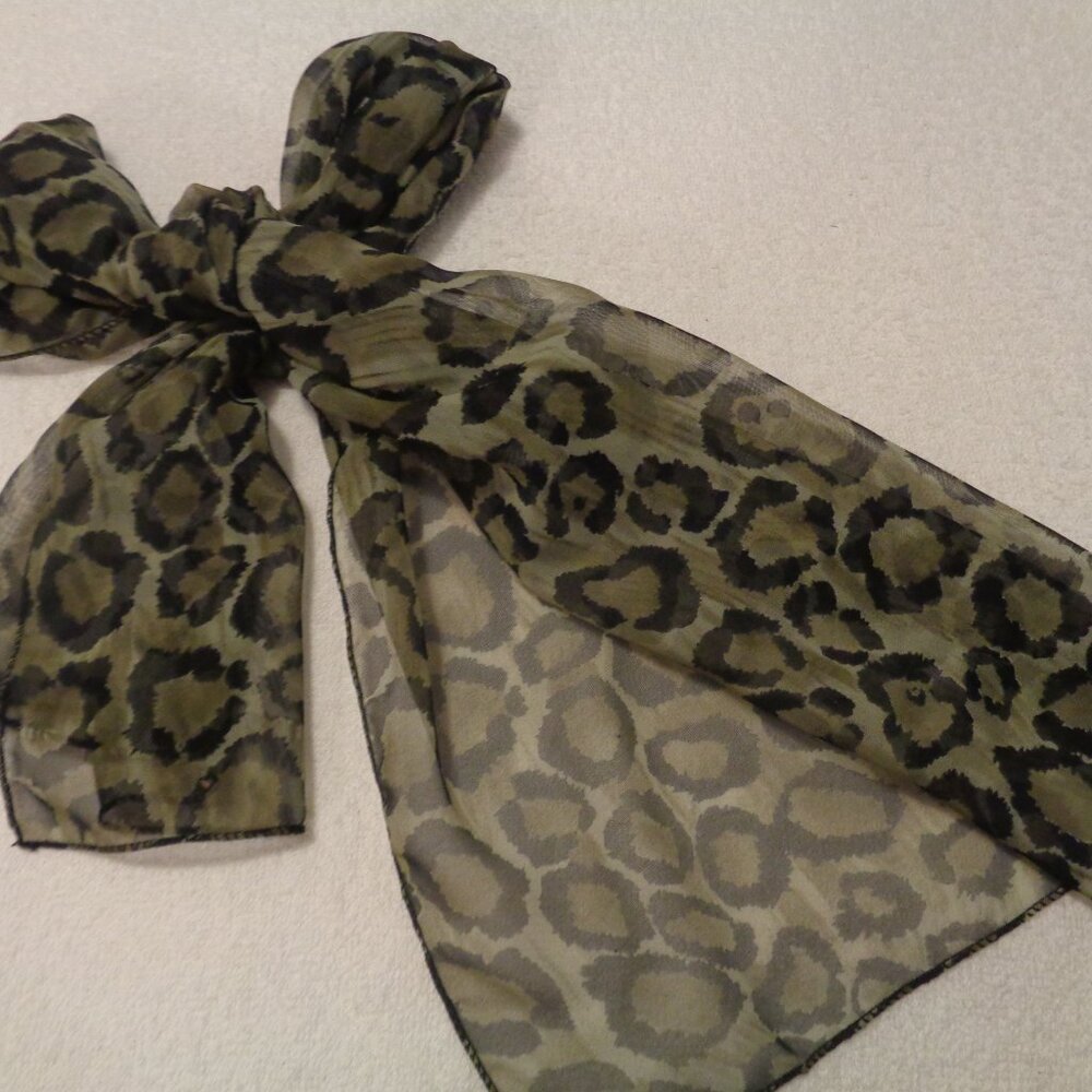 ANIMAL TRENDING RETRO GIRL OLIVEY ANIMAL SPOTS NYLON BIG SCARF